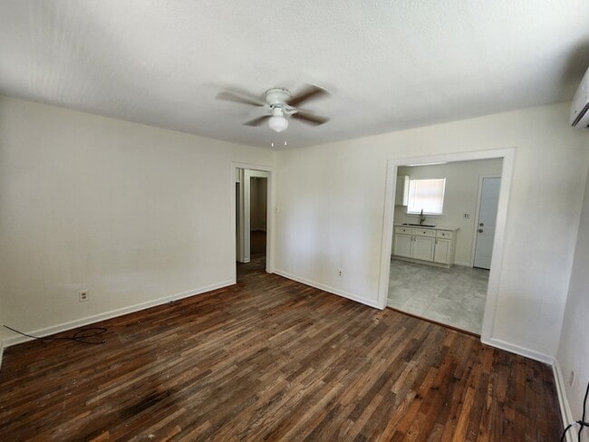 Building Photo - 112 1st Ave N