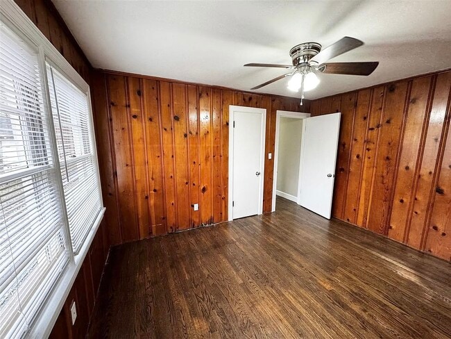 Building Photo - 1405 Kenton St