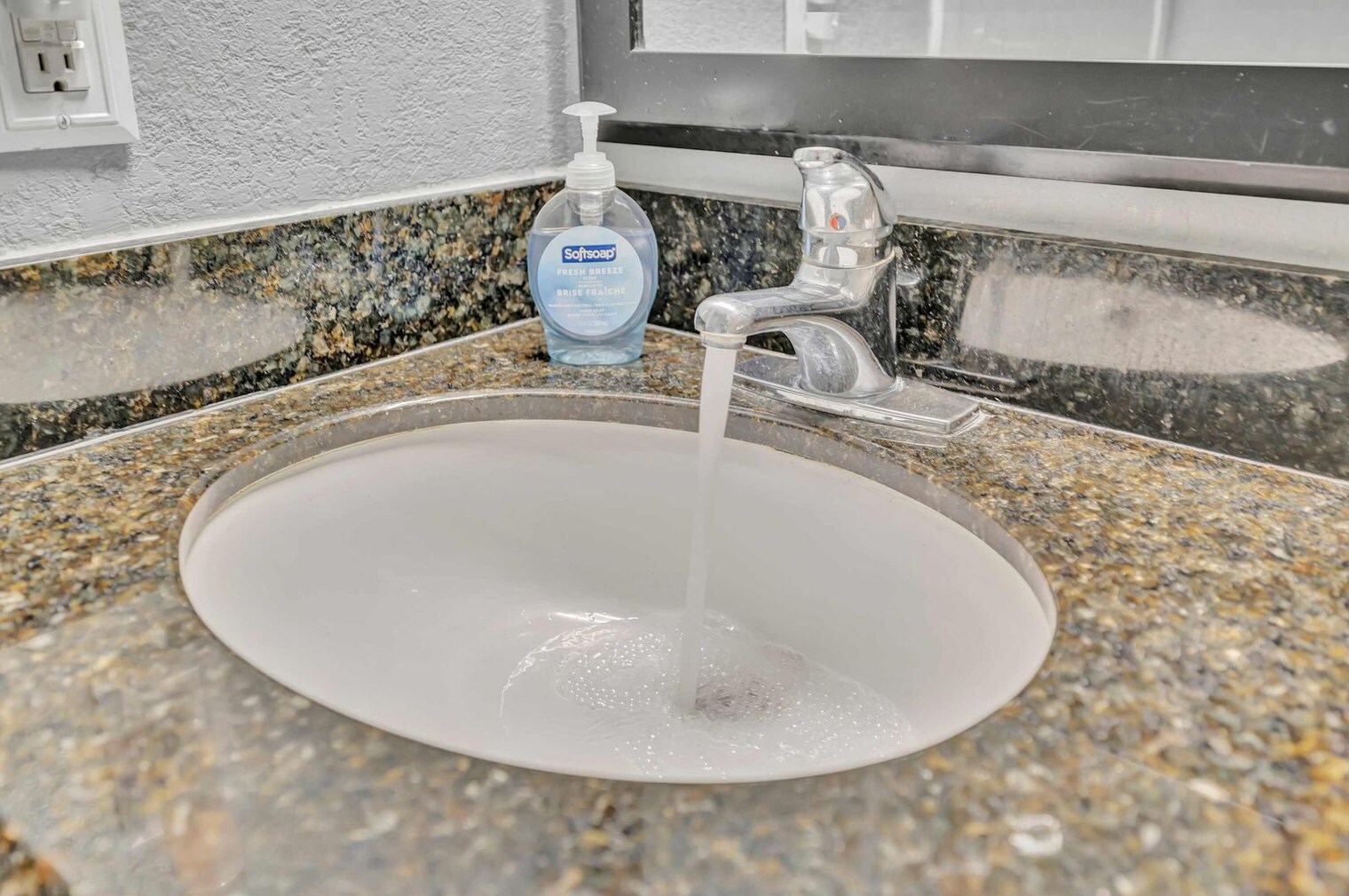 Building Photo - 611 Destiny Dr