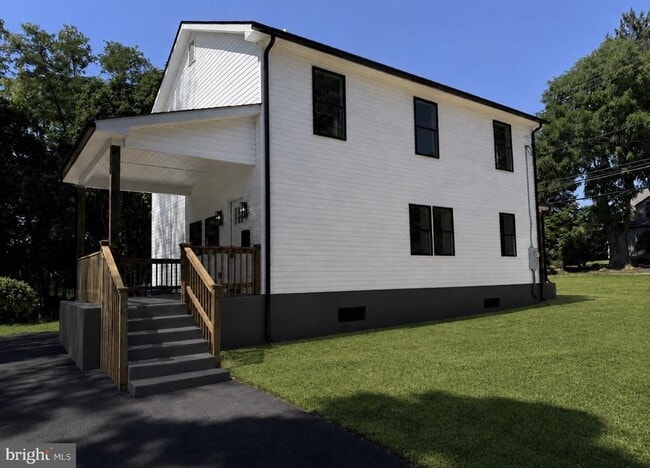 Building Photo - 2620 New Falls Rd
