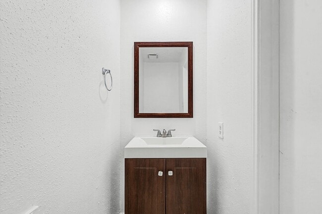 Building Photo - 8334 Country View Dr