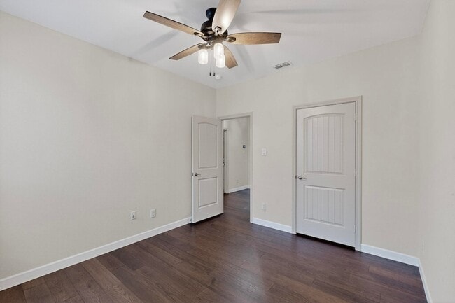 Building Photo - 1801 Velarde Rd