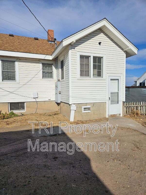 Building Photo - 2204 9th St