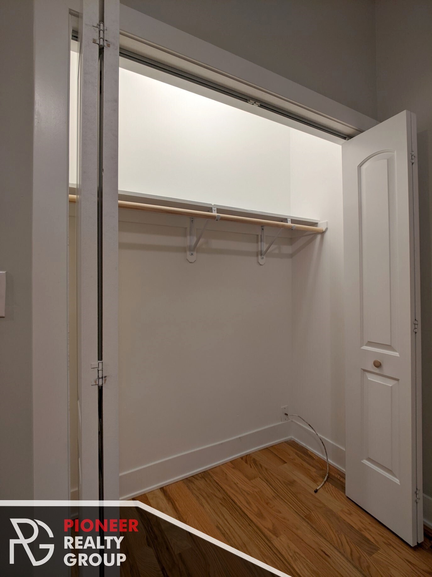 Building Photo - 634 W Barry Ave