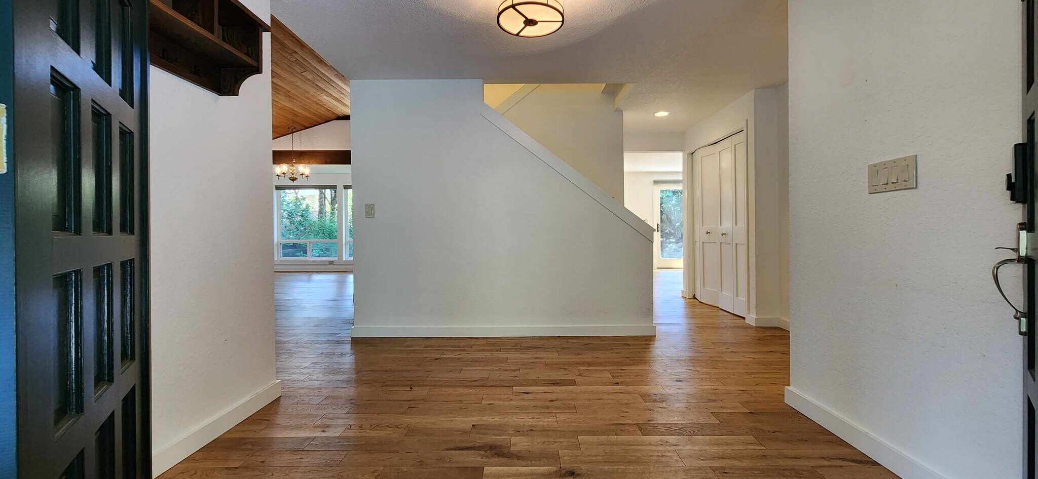 Building Photo - 2417 Sahalee Dr W