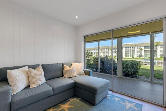 Building Photo - 4360 Chatham Dr