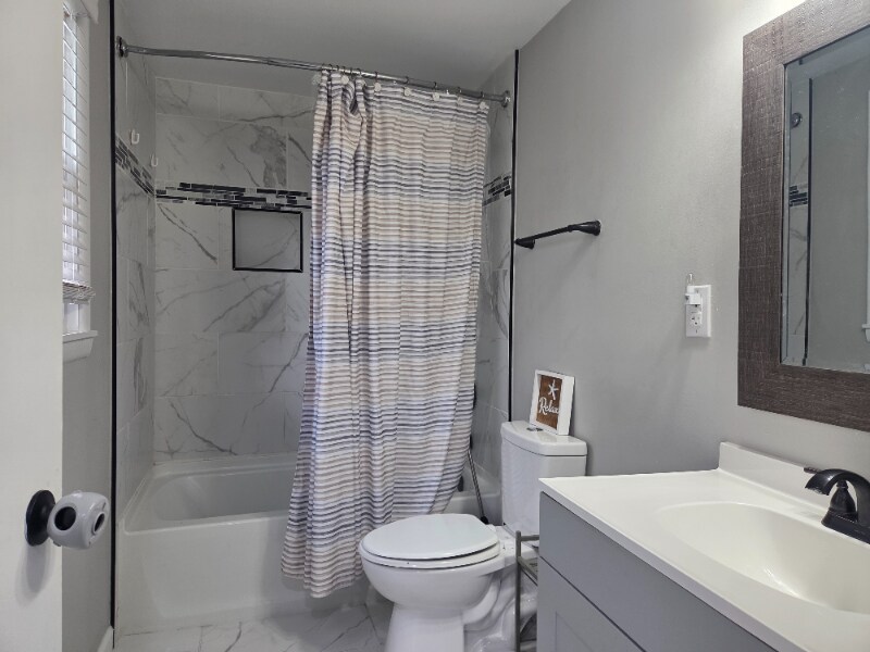 Building Photo - 5 Central St