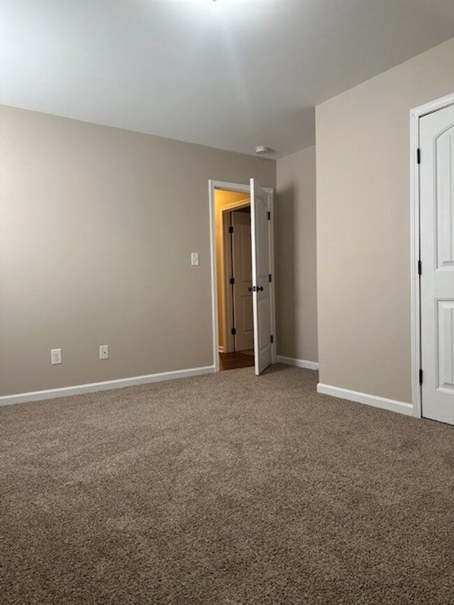 Building Photo - 3 Bed/2 Bath Home - 10 minutes to SJAFB!