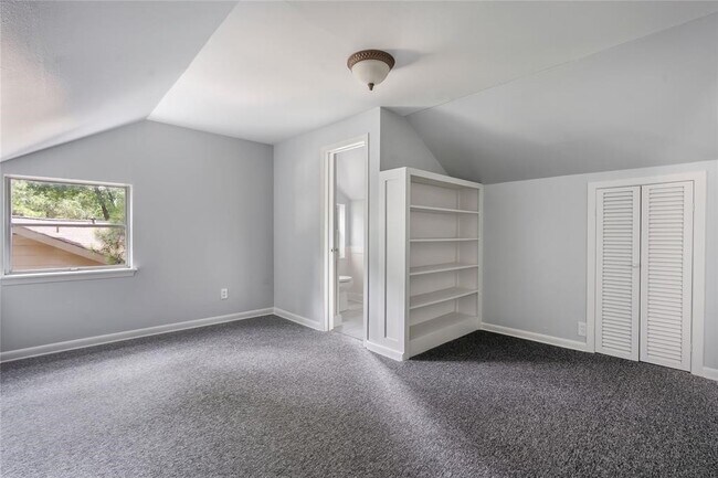 Building Photo - 1747 Maux Dr