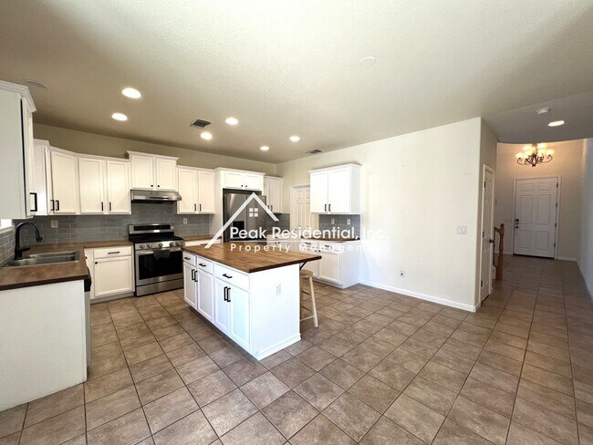 Building Photo - Spacious 4bd/3ba Elk Grove Home!