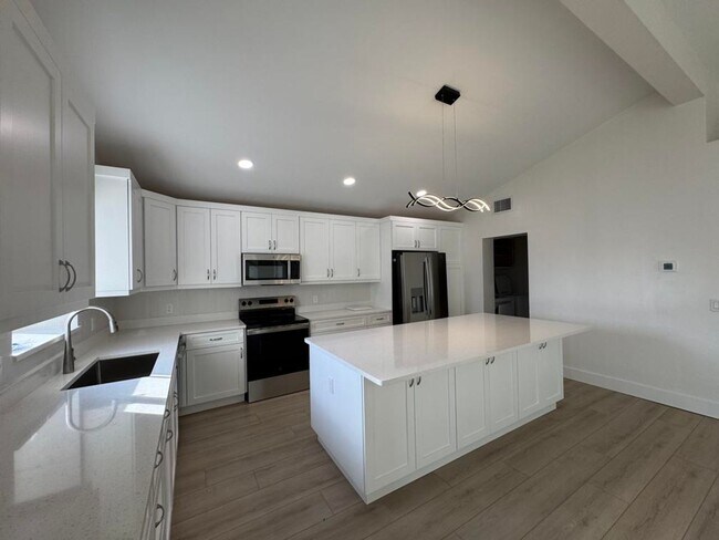 Building Photo - 2/2 plus Bonus Room in Ormond By the Sea