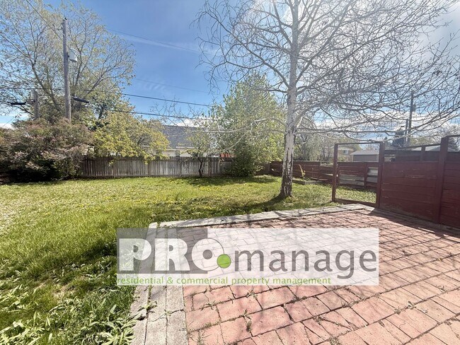 Building Photo - Single family home with yard