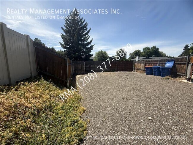 Building Photo - 3540 S Summerset Way