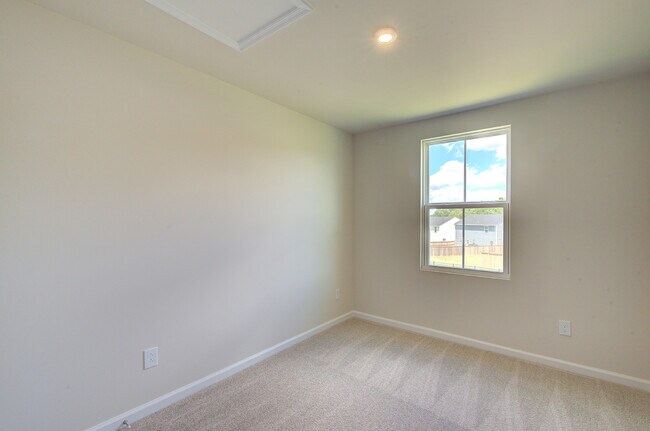 Building Photo - 411 Mancini Dr