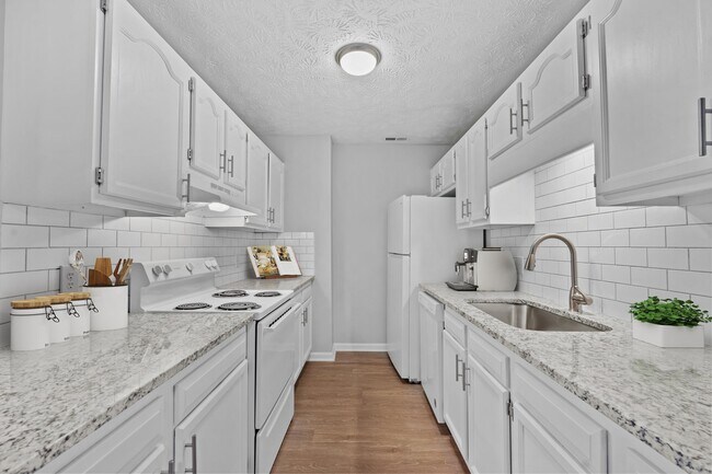 Building Photo - Laketree Apartments