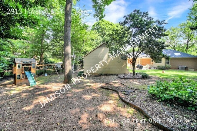 Building Photo - 2913 Hinsdale St