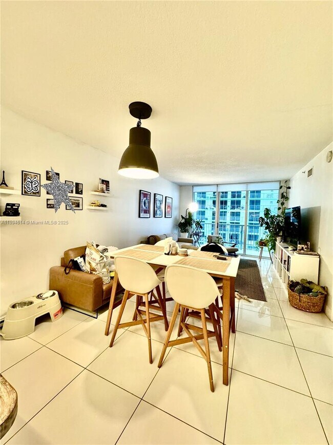 Building Photo - 1750 N Bayshore Dr