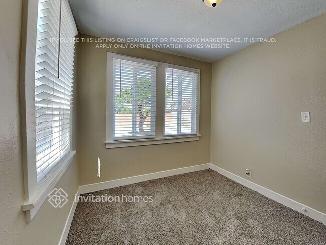 Building Photo - 2627 S Dunsmuir Ave