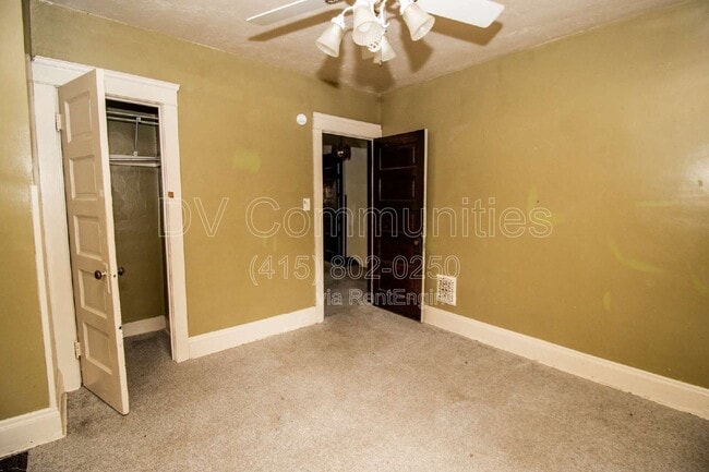 Building Photo - 9711 Parmelee Ave