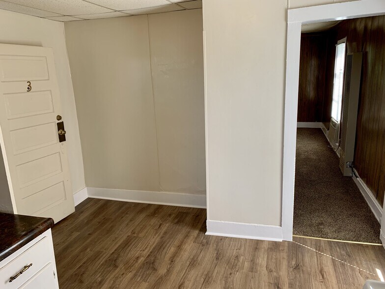 Building Photo - 833 Topeka