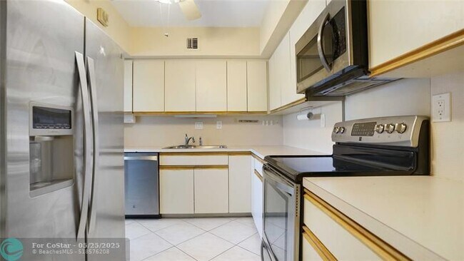 Building Photo - 3750 Galt Ocean Dr