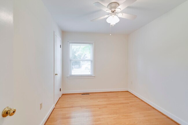 Building Photo - 8406 Holly Hill Rd
