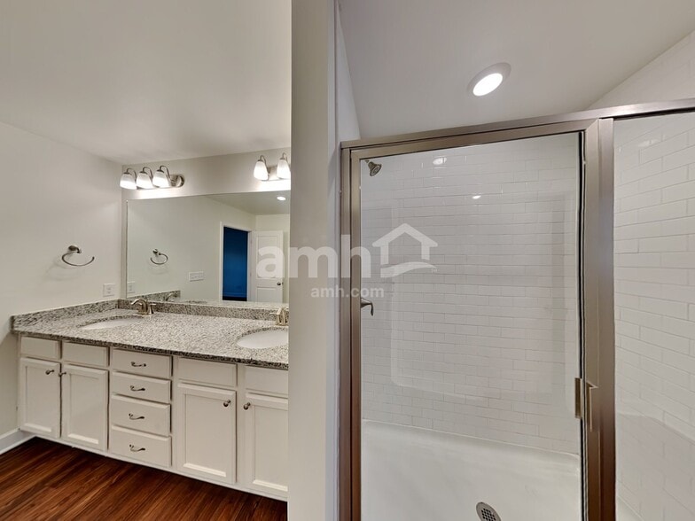 Building Photo - 4510 Tarpon Dr