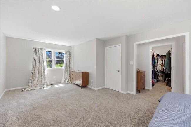 Building Photo - 3B/2.5B Single Family Home In West Chester With Private Back Yard!