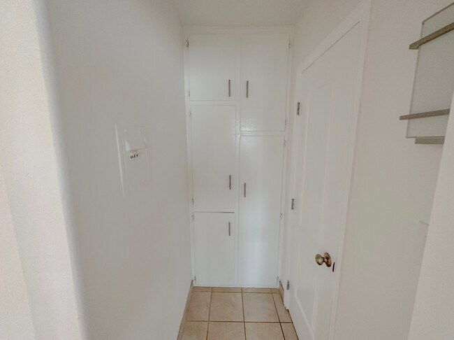 Building Photo - 14830 Chadron Ave