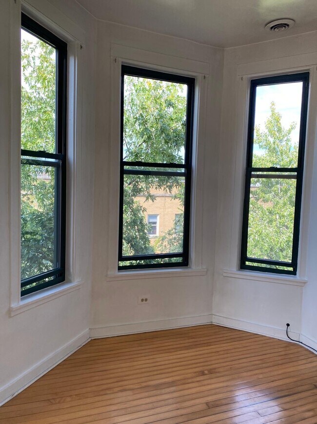 Building Photo - 2457 N Drake Ave
