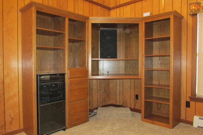 Building Photo - Unique 2 Bedroom with Large Office of US 64