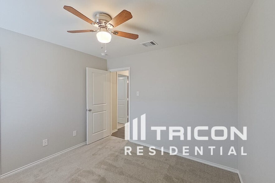 Building Photo - 848 Glover Dr