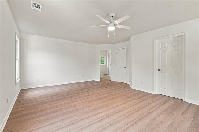 Building Photo - 2280 Orleans Ave