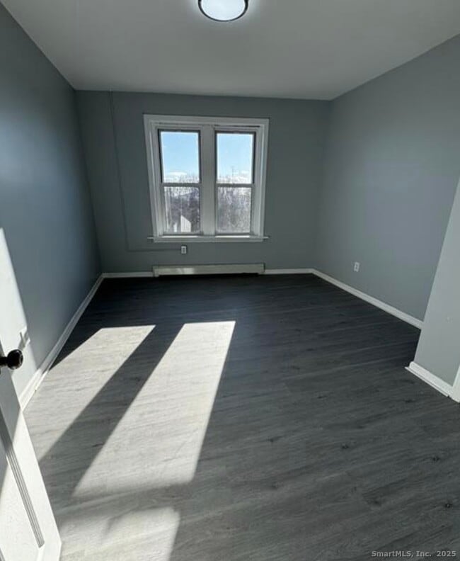 Building Photo - 511 E Main St