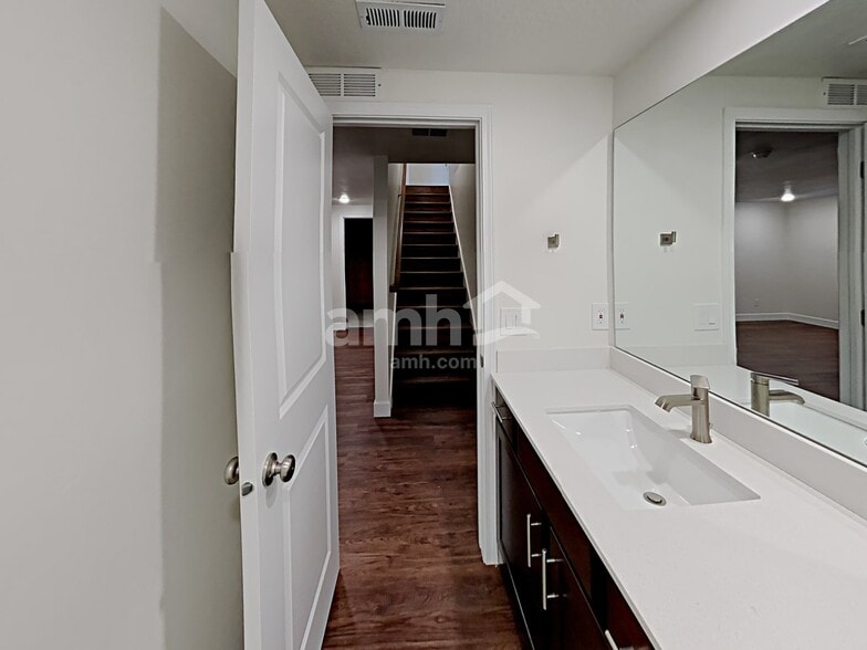 Building Photo - 2151 E Silverado Ln