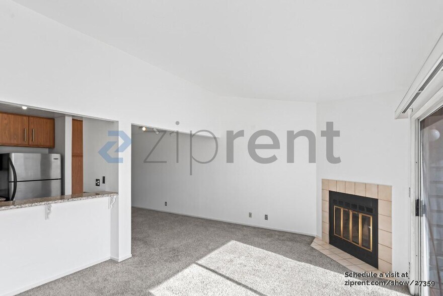 Building Photo - 1511 Four Oaks Cir