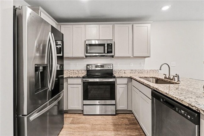 Building Photo - 3528 Station Dr