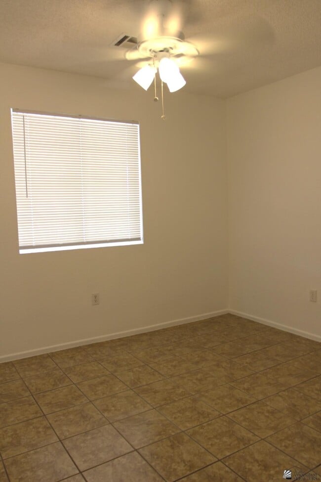 Building Photo - 2090 S 44th Dr