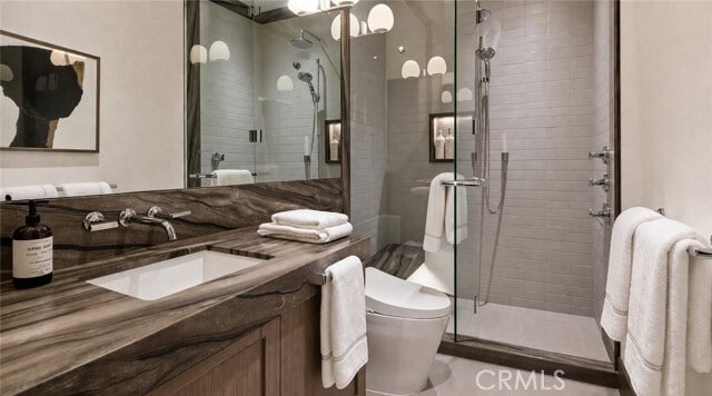 Building Photo - 716 The Strand