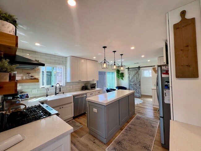 Building Photo - Two story 3 bedroom/2.5 bath home on corne...