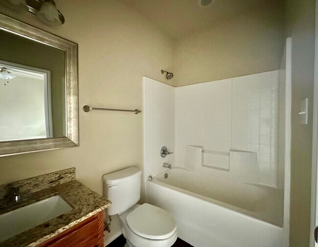 Building Photo - Spacious 4-Bed, 5-Bath Home with Large Backyard Minutes from Baylor Campus!