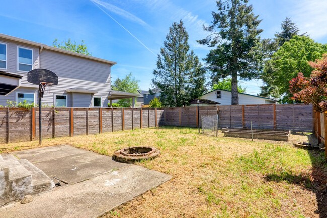 Building Photo - 4bed/2 bath Portland Charmer