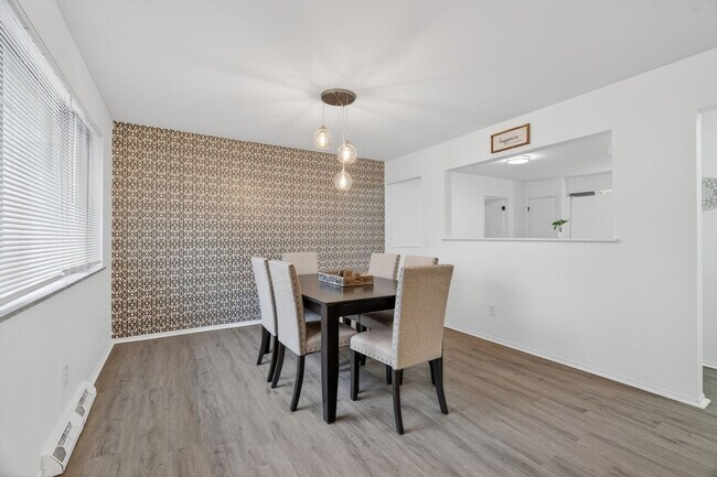 Building Photo - 1545 Reale Ave