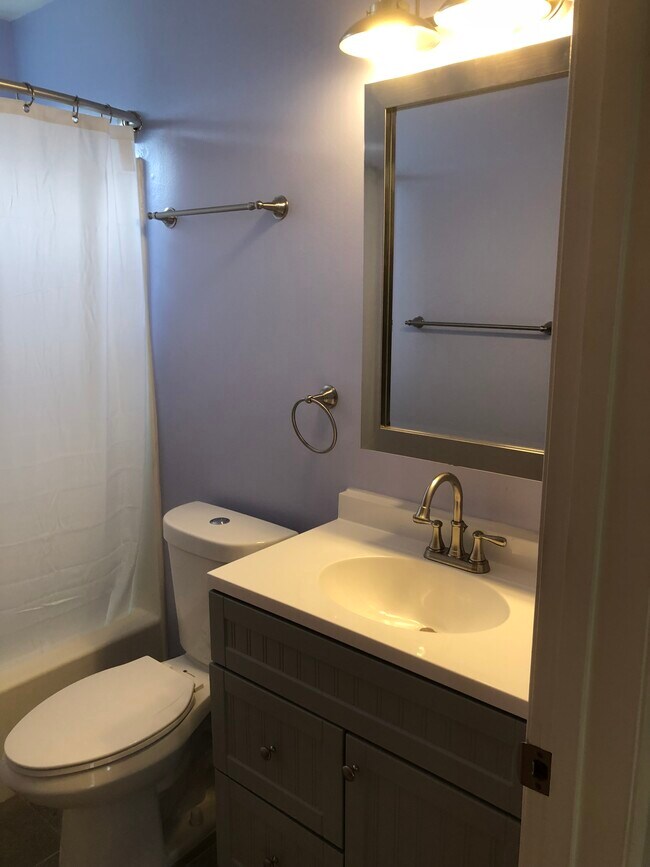 Building Photo - 1001 Sycamore St