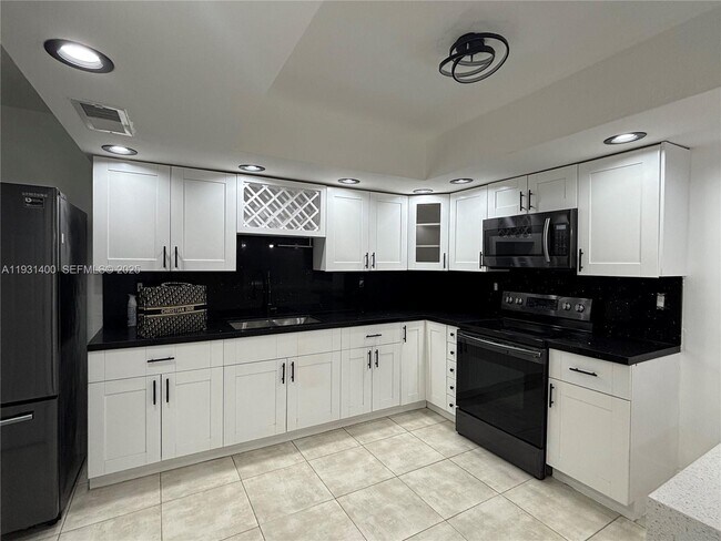 Building Photo - 8561 Claridge Dr