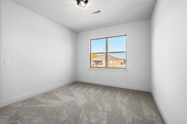 Building Photo - 585 S Rainbow Rd