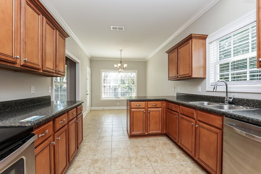 Building Photo - 1811 Potters Ct