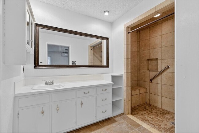 Building Photo - 2821 Metz Dr