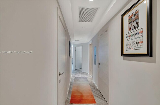 Building Photo - 801 S Miami Ave