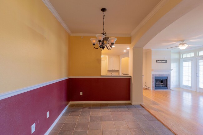 Building Photo - Gorgeous 2/BR 2/BA Single-Family Home in A...